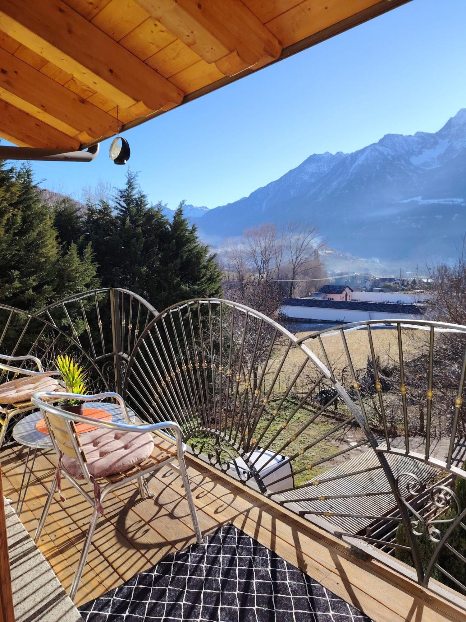 La Villa Gialla Aosta Buitenkant foto